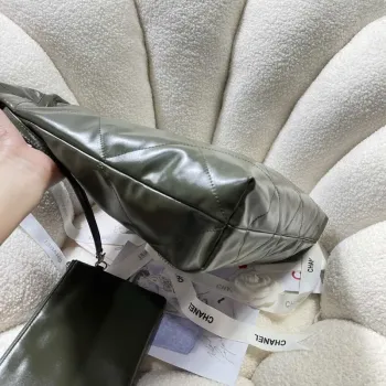 Chanel 22 Kabelka Lesklá telecí kůže AS3261 Tmavě zelená