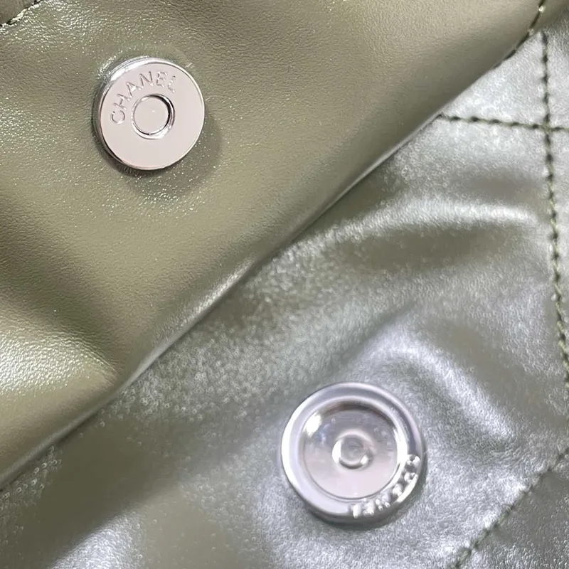 Chanel 22 Malá kabelka Lesklá telecí kůže AS3260 Tmavě zelená