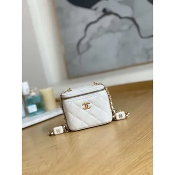 Chanel A68101 Mini kosmetická taštička s řetízkem, jehněčí kůže, zlatá a bílá