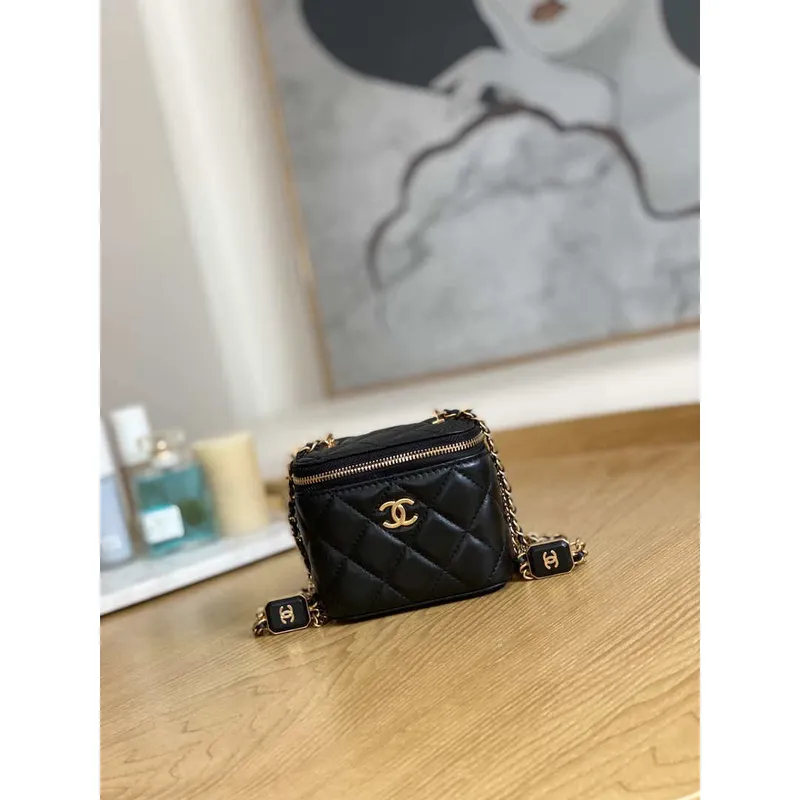 Chanel A68101 Mini kosmetická taštička s řetízkem, jehněčí kůže, zlatá a černá