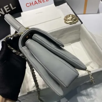 Chanel A92236 Taška s klopou a horním uchem, jehněčí kůže a zlatý kov, šedá