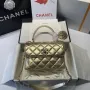 Chanel A92236 Kabelka s klopou a horním uchem, jehněčí kůže a zlatý kov