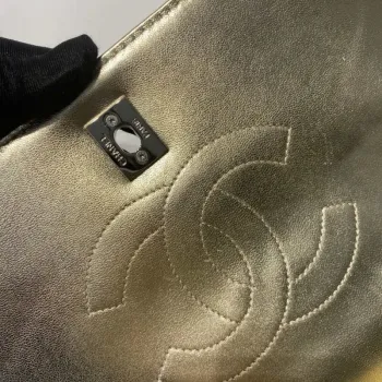 Chanel A92236 Kabelka s klopou a horním uchem, jehněčí kůže a zlatý kov