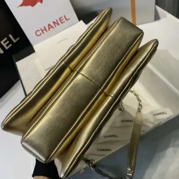 Chanel A92236 Kabelka s klopou a horním uchem, jehněčí kůže a zlatý kov