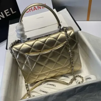 Chanel A92236 Kabelka s klopou a horním uchem, jehněčí kůže a zlatý kov