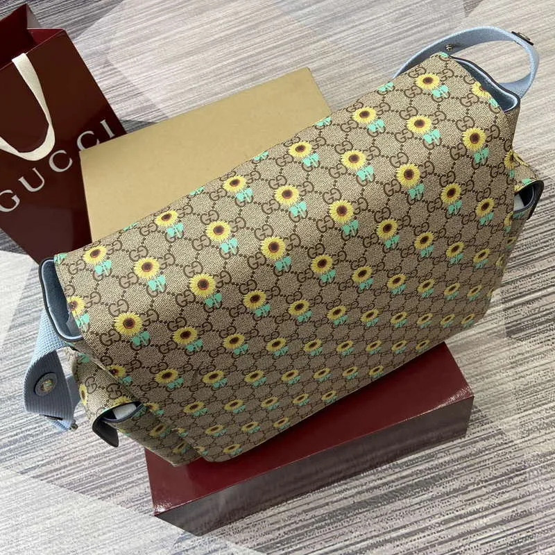 Gucci 811491 Velká přebalovací taška Světle modrá