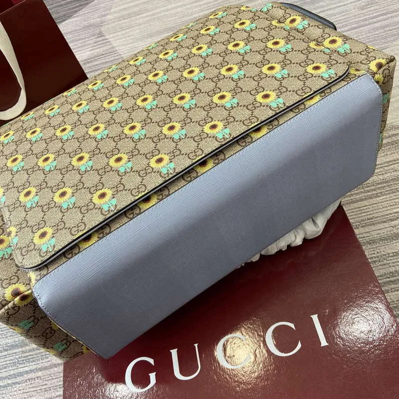 Gucci 811491 Velká přebalovací taška Světle modrá