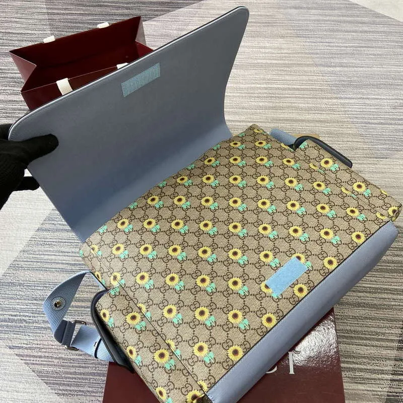 Gucci 811491 Velká přebalovací taška Světle modrá