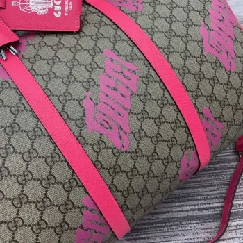 Gucci 834962 Střední taška přes rameno s potiskem Jasně růžová