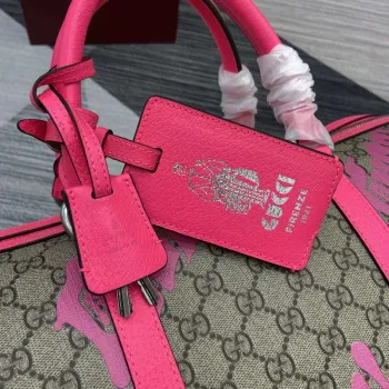 Gucci 834962 Střední taška přes rameno s potiskem Jasně růžová