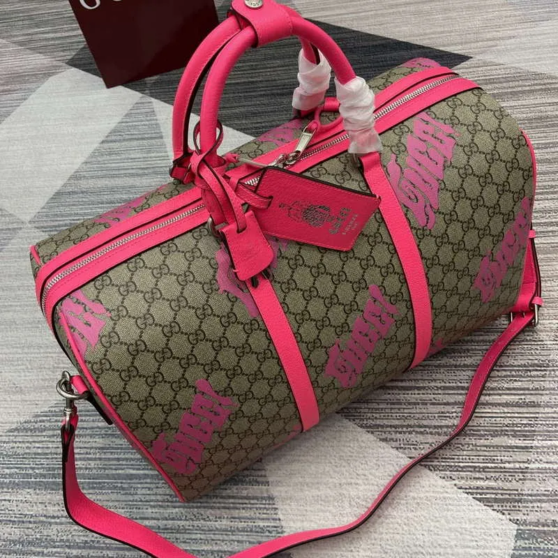 Gucci 834962 Střední taška přes rameno s potiskem Jasně růžová