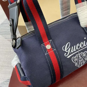 Gucci 816865 Malá tištěná plátěná taška Duffle Tmavě modrá