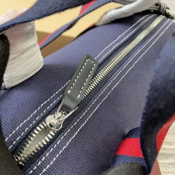 Gucci 816865 Malá tištěná plátěná taška Duffle Tmavě modrá