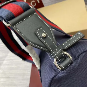 Gucci 816865 Malá tištěná plátěná taška Duffle Tmavě modrá