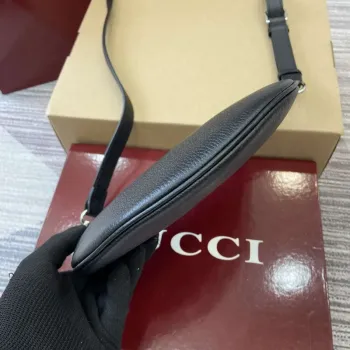 Gucci 824529 Gucci B Malá Taška Černá