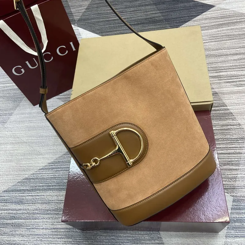 Gucci 833660 Gucci 73 Střední kabela na rameno Hnědá semiš