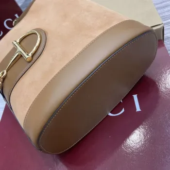 Gucci 833660 Gucci 73 Střední kabela na rameno Hnědá semiš