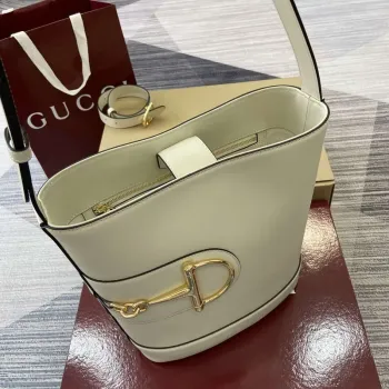 Gucci 833660 Gucci 73 Střední kabela na řetězu Bílá hladká kůže