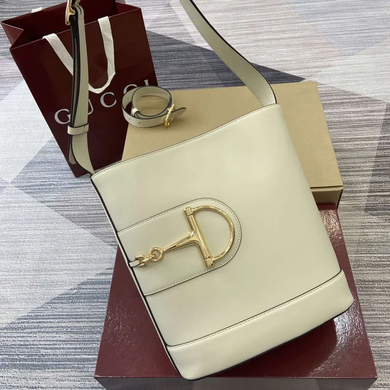 Gucci 833660 Gucci 73 Střední kabela na řetězu Bílá hladká kůže