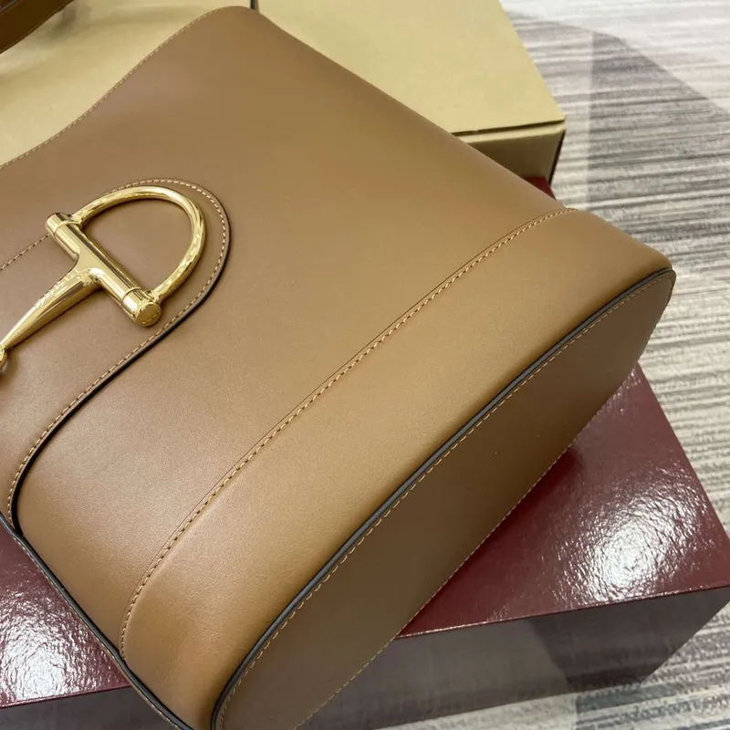 Gucci 833660 Gucci 73 Střední kabela na rameno Hnědá hladká kůže