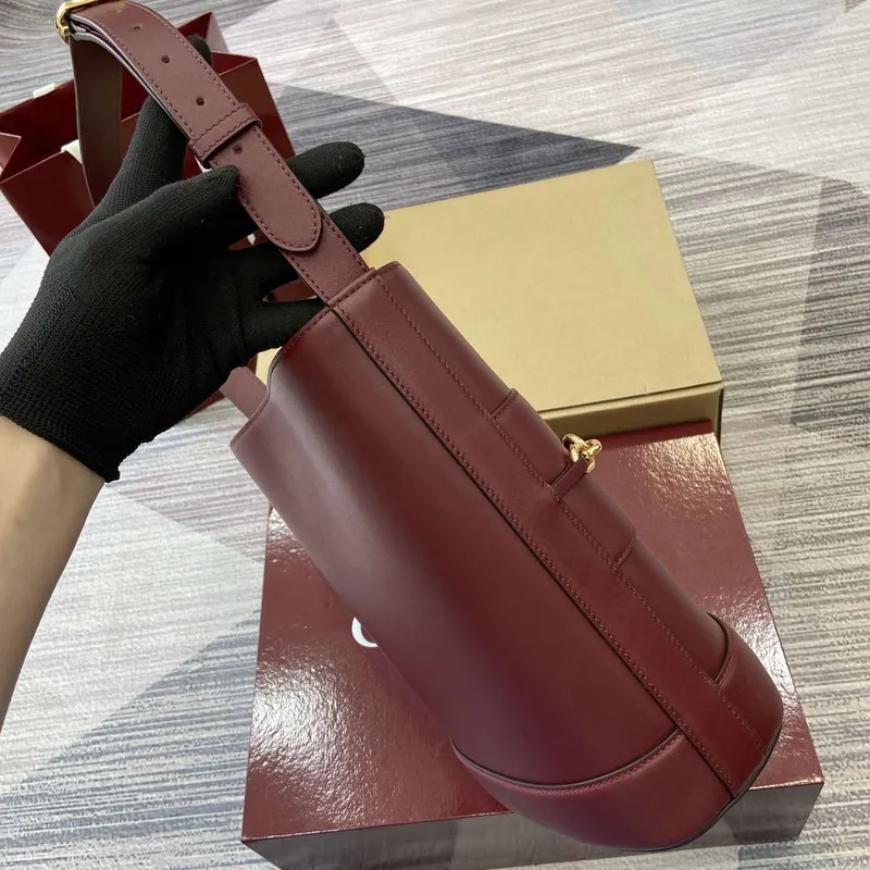 Gucci 833660 Gucci 73 Střední kabela Bucket Bag Ancora Red hladká kůže