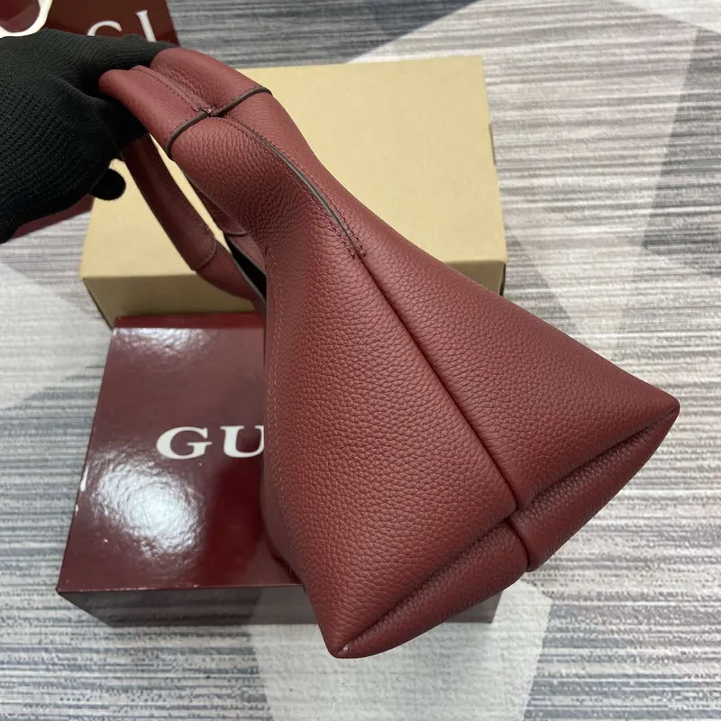 Gucci 837467 Gucci Softbit Medium Top Handle Bag Ancora červená