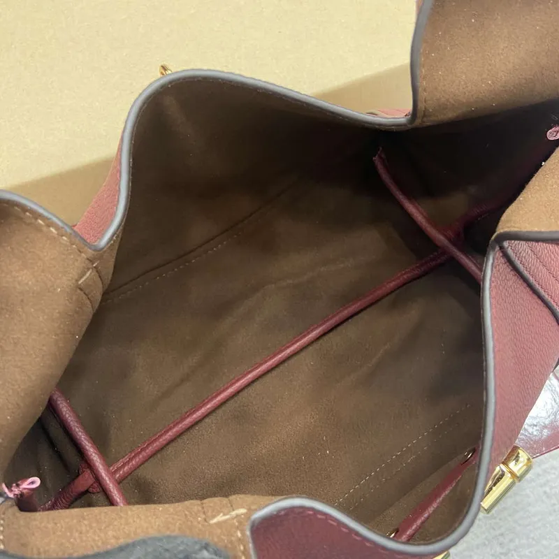 Gucci 837467 Gucci Softbit Medium Top Handle Bag Ancora červená