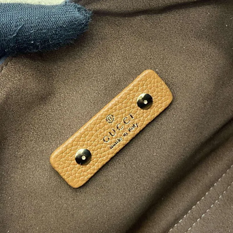 Gucci 837467 Gucci Softbit Střední Taška s Uchem Hnědá