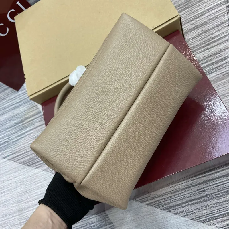 Gucci 837467 Gucci Softbit Střední Taška s Horním Uchem Taupe zrnitá