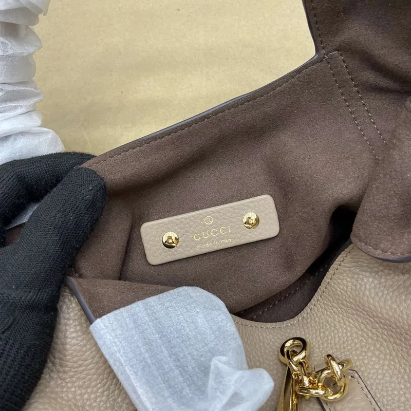 Gucci 837467 Gucci Softbit Střední Taška s Horním Uchem Taupe zrnitá