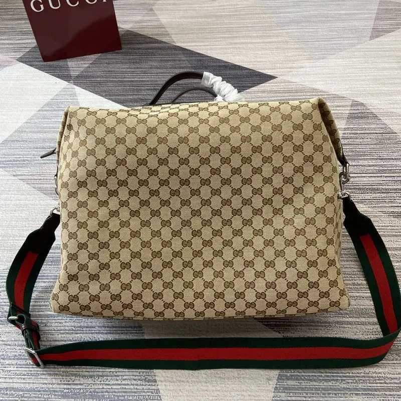 Gucci 821668 GG plátěná střední taška hnědá
