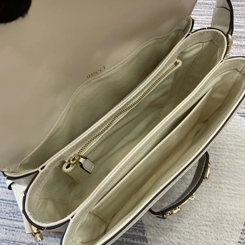 Gucci 815178 Gucci Horsebit 1955 Soft Medium Shoulder Bag s bílými koženými detaily