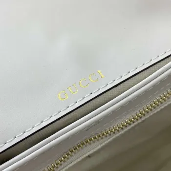 Gucci 815178 Gucci Horsebit 1955 Soft Medium Shoulder Bag s bílými koženými detaily