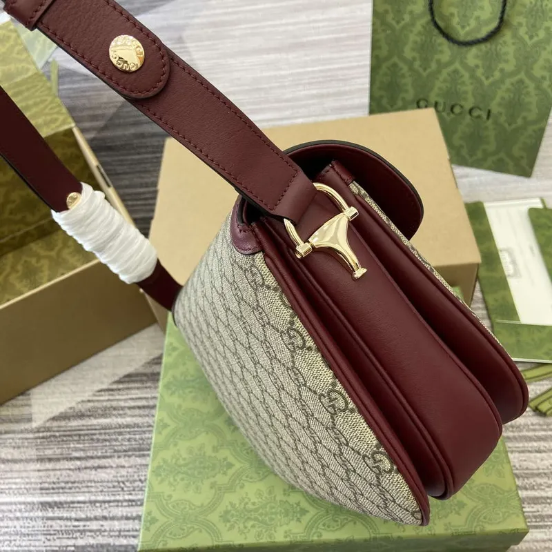 Gucci 815178 Gucci Horsebit 1955 Soft Medium Shoulder Bag s červenými koženými detaily