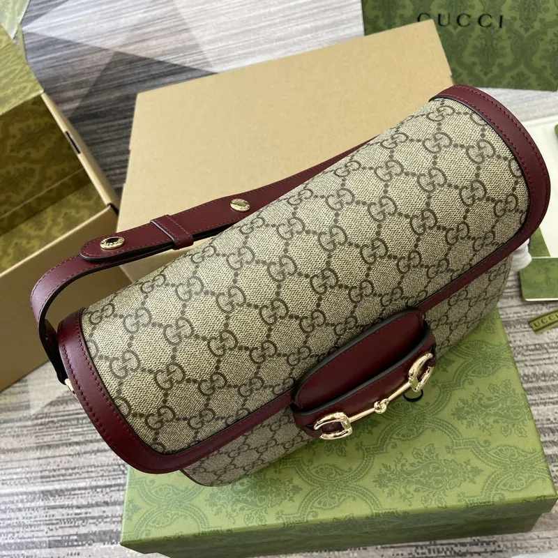 Gucci 815178 Gucci Horsebit 1955 Soft Medium Shoulder Bag s červenými koženými detaily