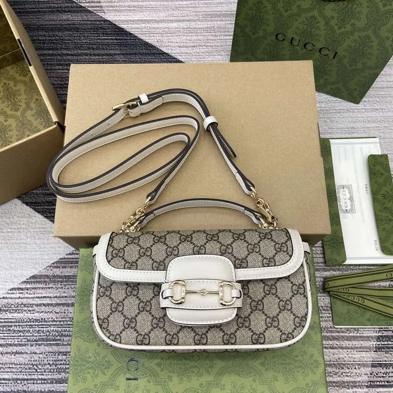 Gucci 815206 Gucci Horsebit 1955 Soft Small Top Handle Bag Bílá kůže s detaily