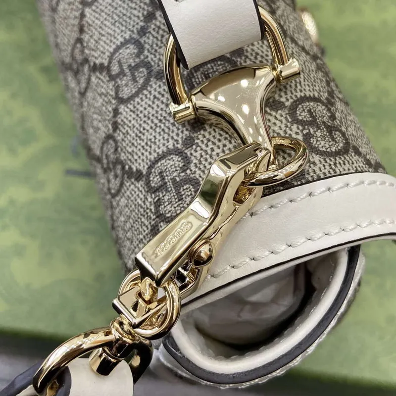 Gucci 815206 Gucci Horsebit 1955 Soft Small Top Handle Bag Bílá kůže s detaily