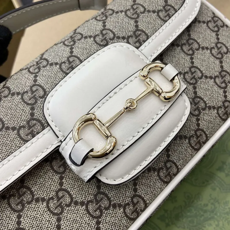 Gucci 815206 Gucci Horsebit 1955 Soft Small Top Handle Bag Bílá kůže s detaily