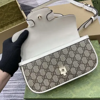 Gucci 815206 Gucci Horsebit 1955 Soft Small Top Handle Bag Bílá kůže s detaily
