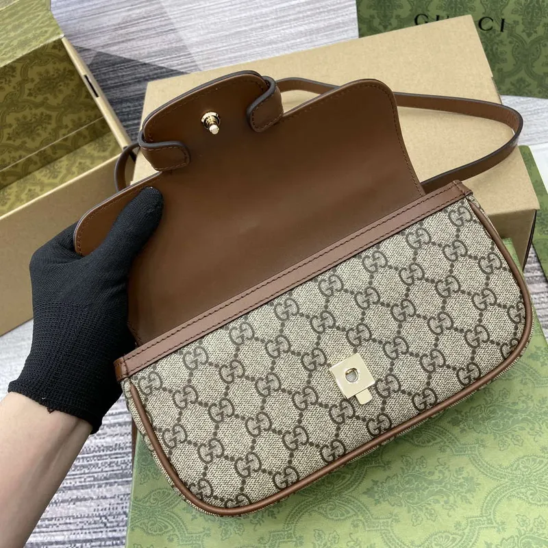 Gucci 815206 Gucci Horsebit 1955 Soft Small Top Handle Bag Hnědý kožený lem
