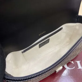 Gucci 815206 Gucci Horsebit 1955 Soft Small Top Handle Bag s černými koženými detaily