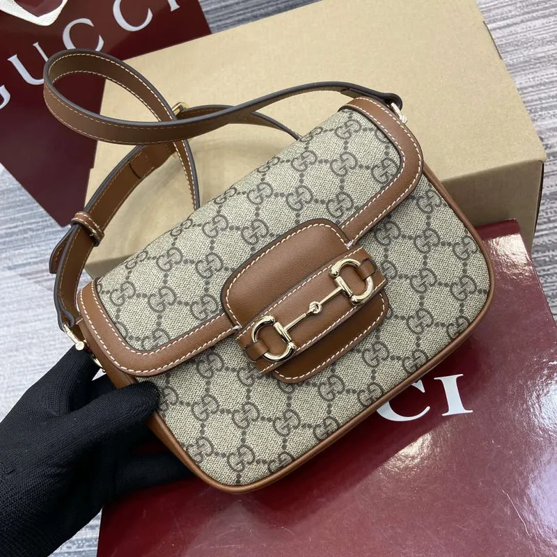 Gucci 815205 Gucci Horsebit 1955 Soft Small Shoulder Bag Hnědý kožený lem