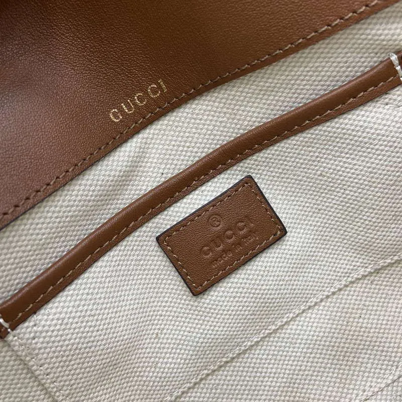 Gucci 815205 Gucci Horsebit 1955 Soft Small Shoulder Bag Hnědý kožený lem