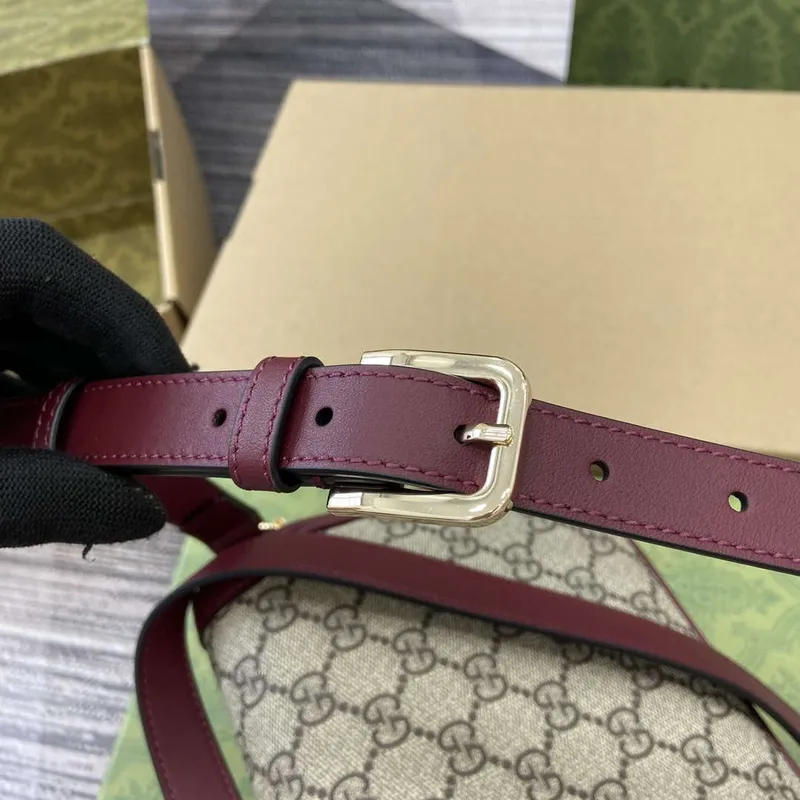 Gucci 815205 Gucci Horsebit 1955 Soft Small Shoulder Bag Červené kožené detaily