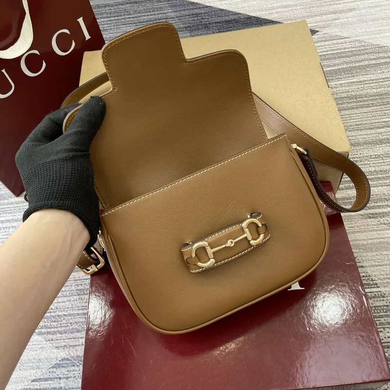 Gucci 815205 Gucci Horsebit 1955 Měkká malá kabelka přes rameno hnědá