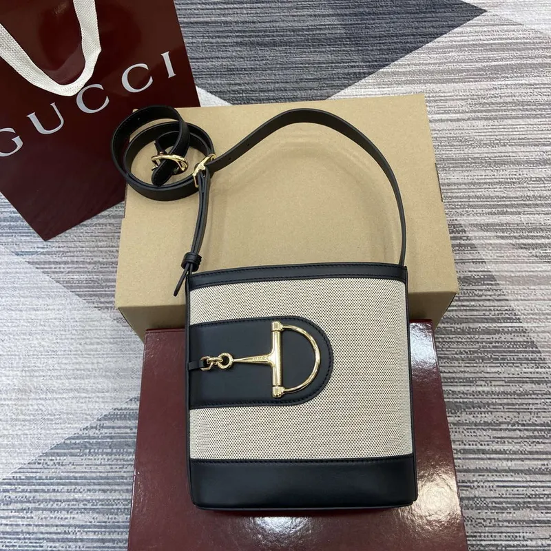 Gucci 833665 Gucci 73 Malá kabela na řetízku Přírodní plátno