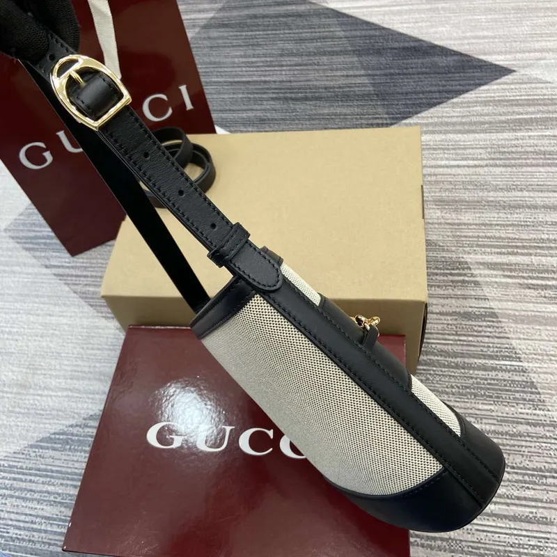 Gucci 833665 Gucci 73 Malá kabela na řetízku Přírodní plátno