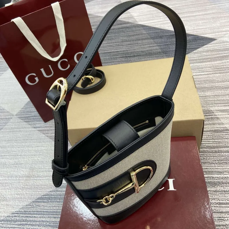 Gucci 833665 Gucci 73 Malá kabela na řetízku Přírodní plátno