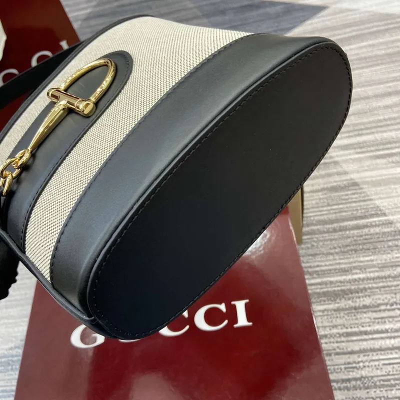 Gucci 833665 Gucci 73 Malá kabela na řetízku Přírodní plátno