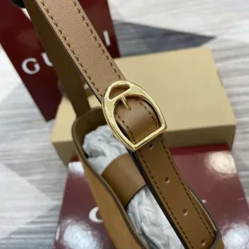 Gucci 833665 Gucci 73 Malá kabela na řetízku Hnědá semišová